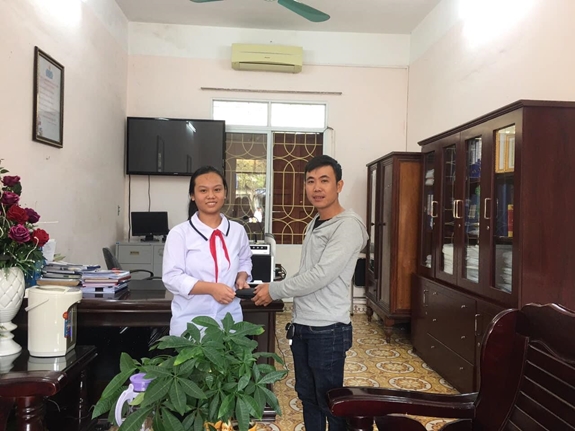 Em Nguyễn Thanh Hằng trả lại tài sản cho anh Phùng Thế Thông.